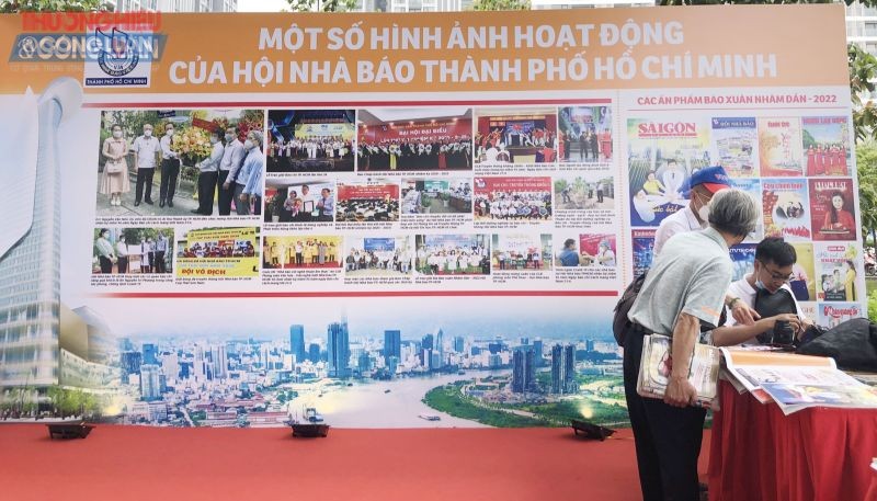 Gian trung bày một số hình ảnh hoạt động của Hội nhà báo TP Hồ Chí Minh