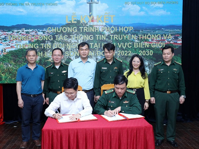 Sở TT&TT Lạng Sơn và Bộ Chỉ huy BĐBP tỉnh ký kết phối hợp truyền thông giai đoạn 2022 - 2030
