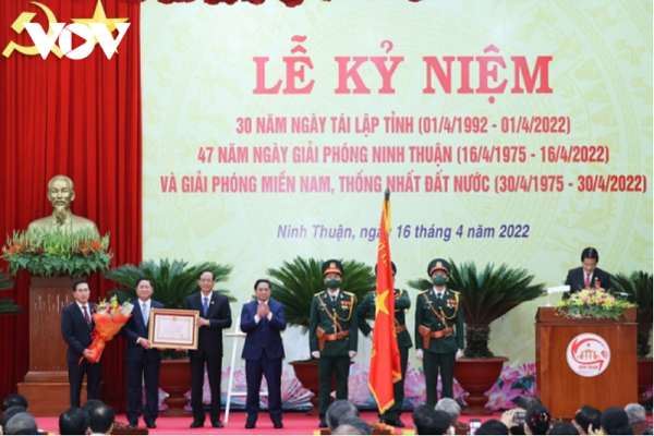 Thủ tướng Chính phủ Phạm Minh Chính trao tặng Huân chương Lao động hạng nhất cho Đảng bộ và Chính quyền và Nhân dân Ninh Thuận
