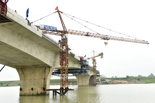 Cầu Núi Đọ, thuộc gói thầu 14-XL do Liên danh nhà thầu Vinaconex-Trung Nam thi công, đến nay vượt tiến độ 21 ngày - Ảnh VGP/Đức Tuân