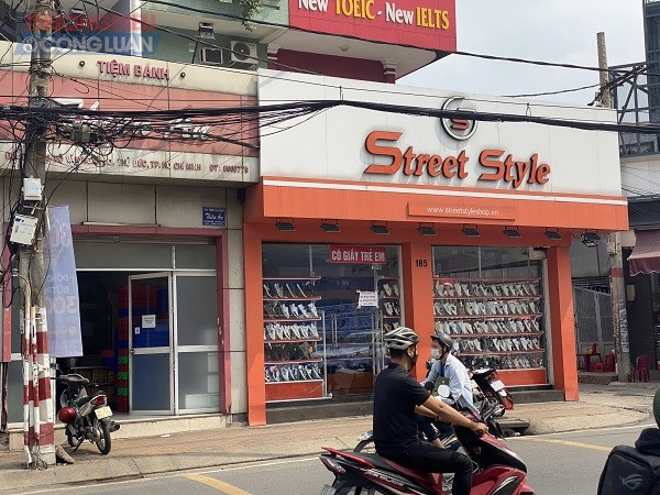 Cửa hàng giày Street Style có địa chỉ tại số 185 Võ Văn Ngân, phường Linh Chiểu, TP. Thủ Đức.