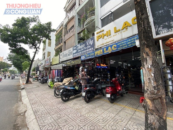 Cửa hàng “Phi Lạc” có địa chỉ tại số 223 đường Lý Chính Thắng, phường 7, quận 3 cách Cục Quản lý thị trường TP. HCM chưa đến 1km.