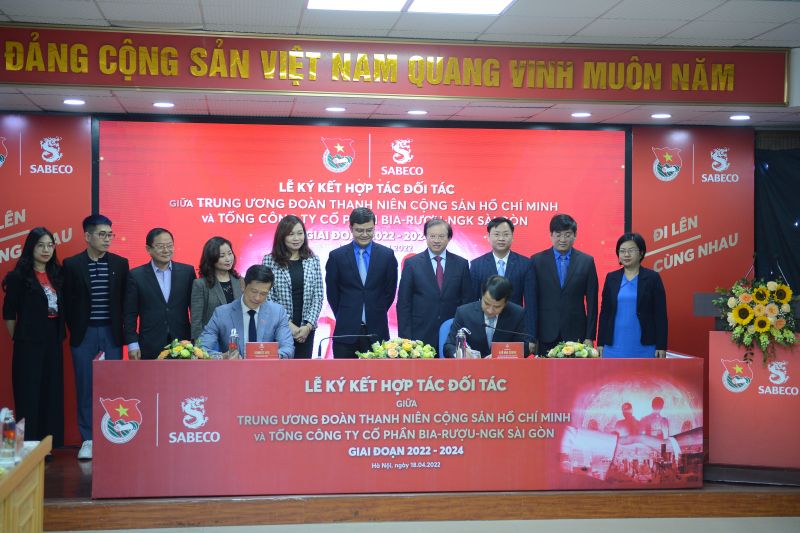 Lễ ký kết hợp tác chương trình phối hợp giữa Trung ương Đoàn Thanh niên Cộng sản Hồ Chí Minh và Tổng Công ty Cổ phần Bia - Rượu - Nước giải khát Sài Gòn (Sabeco) với các nội dung về phát triển tài năng trẻ Việt Nam