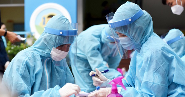 Ngày 19/04, cả nước có 13.500 ca Covid-19 mới, số khỏi bệnh nhiều gấp gần 10 lần