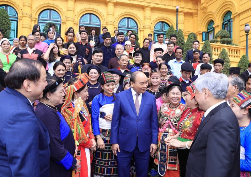 Chủ tịch nước gặp mặt già làng, trưởng bản, nghệ nhân người dân tộc thiểu số tiêu biểu