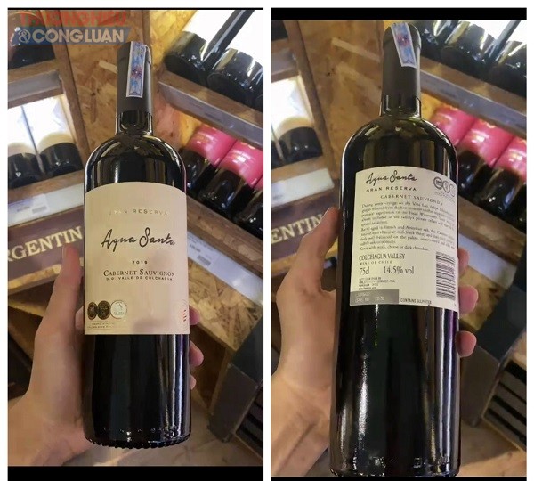 Khách hàng (PV) dễ dàng mua được rượu vang nhập khẩu mà không cần nhãn phụ bằng tiếng Việt tại Cửa hàng WineMart