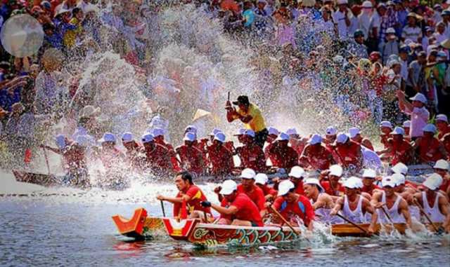 Lễ hội Đua thuyền trên sông Nhật Lệ