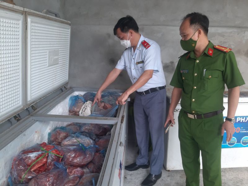 Lực lượng chức năng tỉnh Bắc Giang phát hiện hơn 1 tấn thực phẩm nhiễm dịch tả lợn châu Phi