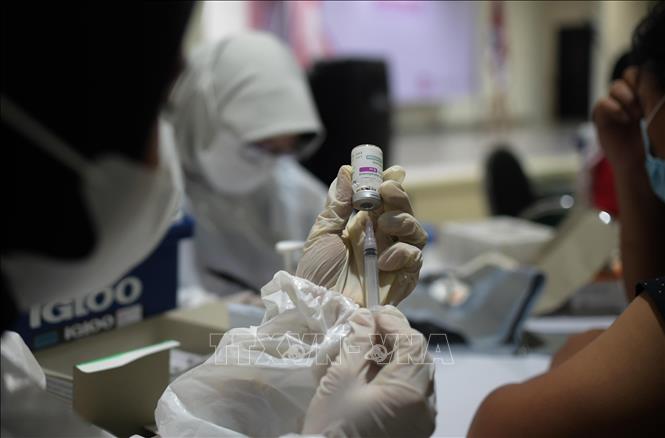 Một điểm tiêm chủng vaccine ngừa Covid-19 tại Jakarta, Indonesia (Ảnh: THX/TTXVN)