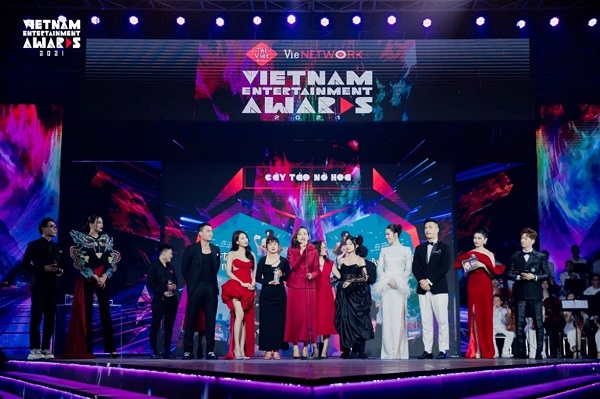 Vietnam Entertainment Awards – giải thưởng được DatVietVAC và YouTube tổ chức nhằm tôn vinh những nhà sáng tạo nội dung và sản phẩm có đóng góp nổi bật cho ngành giải trí Việt Nam