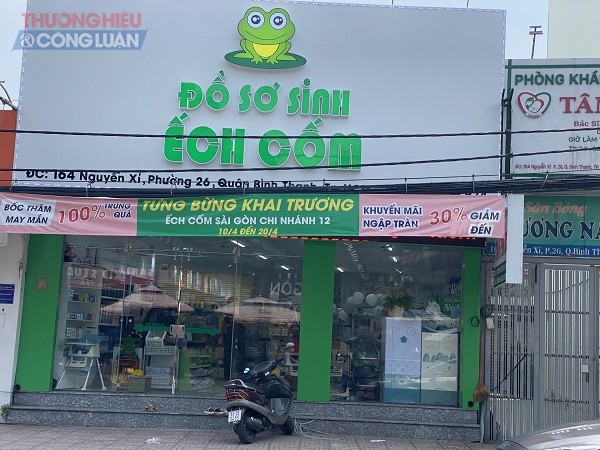 Cửa hàng “Đồ sơ sinh Ếch Cốm” có địa chỉ tại số 164 Nguyễn Xí, phường 26, quận Bình Thạnh.