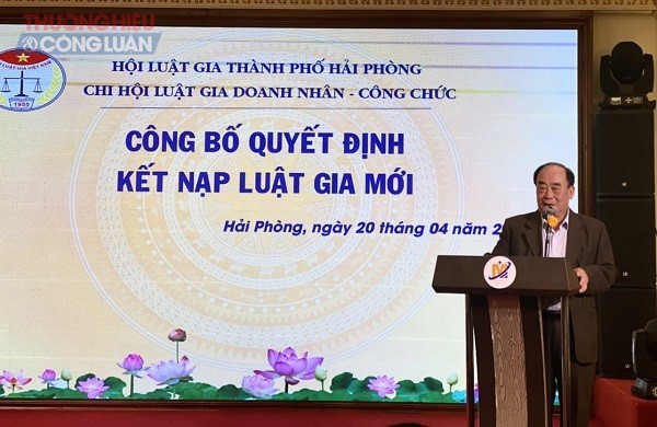 Đồng chí Trần Ngọc Vinh, chủ tịch Hội Luật gia TP. Hải Phòng phát biểu tại hội nghị