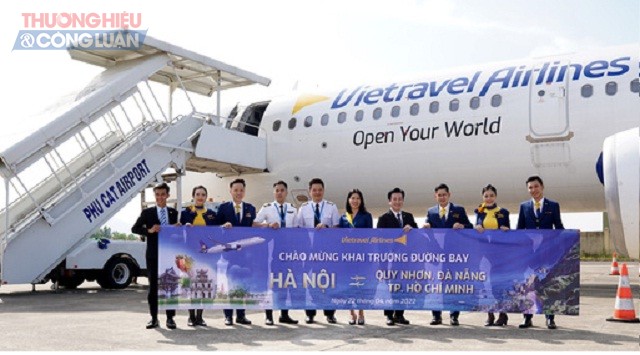 Việc Vietravel Airlines mở đường bay Hà Nội - Quy Nhơn sẽ góp phần để du lịch Bình Định “cất cánh”. Trong ảnh: Chuyến bay đầu tiên của Vietravel Airlines từ Hà Nội đã đến sân bay Phù Cát vào sáng 22.4.