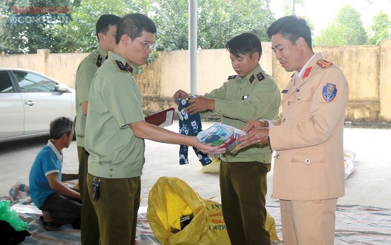 Lực lượng quản lý thị trường tỉnh tích cực kiểm tra, kiểm soát thị trường, xử lý nghiêm các hành vi vi phạm về buôn lậu, gian lận thương mại và hàng giả.