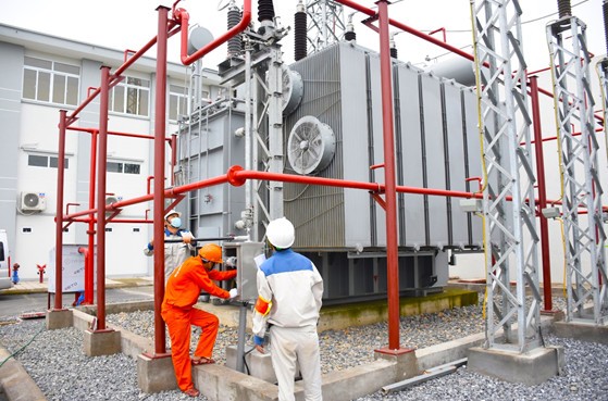 EVNHANOI cùng các đơn vị thi công đẩy nhanh tiến độ các dự án 110 kV, 220 kV