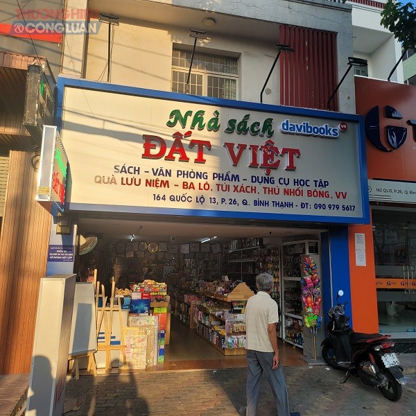 Nhà sách Đất Việt có địa chỉ tại số 164 quốc lộ 13, phường 26, quận Bình Thạnh, TP. HCM