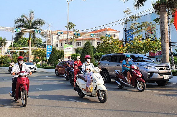 Tất cả người dân, người lao động, người tham gia các hoạt động đông người và người tham gia giao thông đều phải tuân thủ việc đeo khẩu trang. Tất cả người dân, người lao động, người tham gia các hoạt động đông người và người tham gia giao thông đều phải tuân thủ việc đeo khẩu trang.