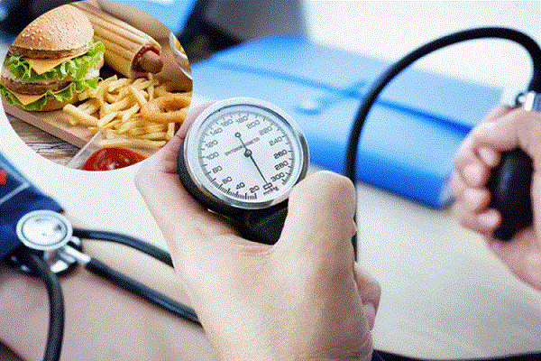 Chế độ ăn không hợp lý cũng là một trong những yếu tố gây tăng huyết áp