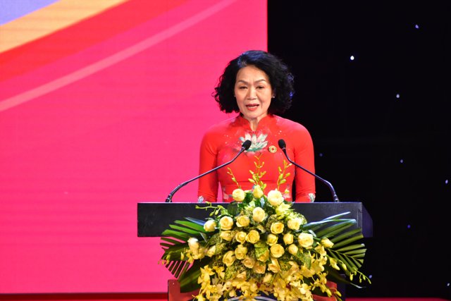 Bà Bùi Thị Hoà- Chủ tịch TW Hội Chữ Thập đỏ Việt Nam