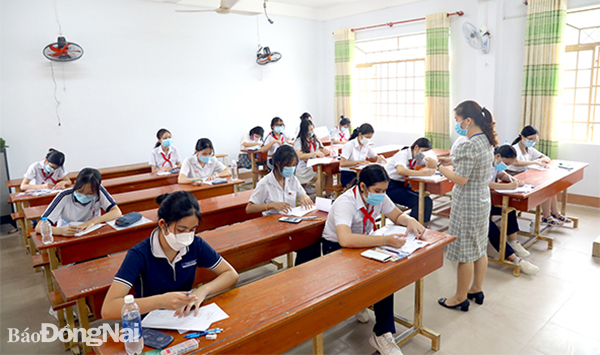 Thí sinh dự thi tuyển sinh lớp 10 năm học 2021-2022 tại Hội đồng thi Trường THPT Ngô Quyền