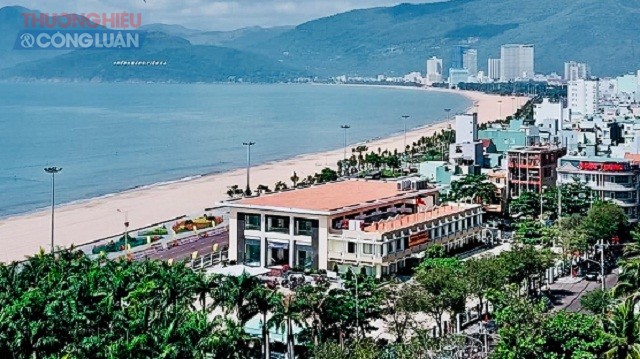 Du lịch biển là một trong những thế mạnh của DL Bình Định. Trong ảnh: Một góc bãi biển Quy Nhơn.