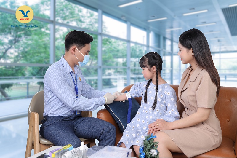 Dịch vụ lấy mẫu xét nghiệm tận nơi nhanh chóng, chính xác, tiện lợi là giải pháp kiểm tra sức khỏe của hàng triệu gia đình Việt