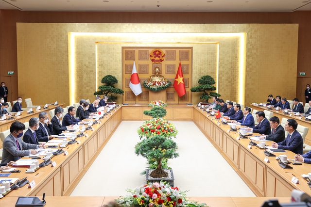 Thủ tướng Phạm Minh Chính và Thủ tướng Kishida Fumio tiến hành hội đàm. Ảnh VGP/Nhật Bắc