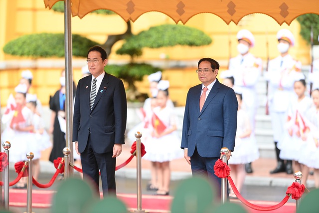 Thủ tướng Phạm Minh Chính chủ trì lễ đón Thủ tướng Nhật Bản Kishida Fumio và đoàn đại biểu cấp cao Chính phủ Nhật Bản. Ảnh VGP/Nhật Bắc