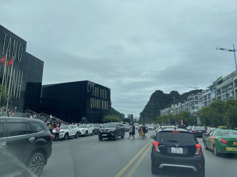 Quảng Ninh đón hơn 300.000 lượt khách du lịch trong kỳ nghỉ lễ 30/04-01/05