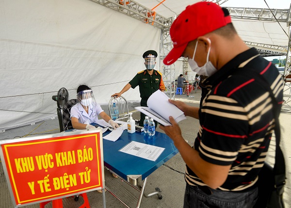 Việt Nam tạm dừng khai báo y tế nội địa