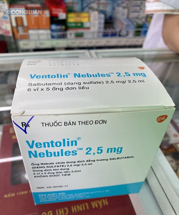 Người mua chỉ cần trả tiền, là có thể mua được thuốc Ventolin dạng ống, thuốc thuộc danh mục “kiểm soát đặc biệt của Bộ Y tế”, mà không cần đơn chỉ định của bác sỹ