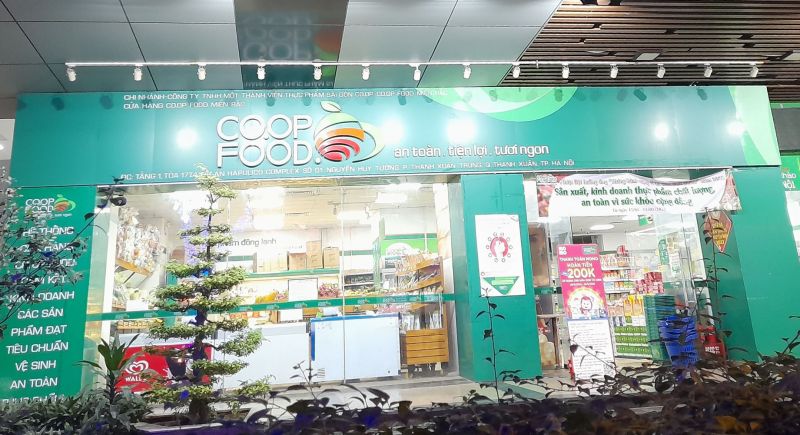 Co.op Food bán thực phẩm hết hạn sử dụng, nhân viên nói: “Bạn cứ chụp thoả mái, không làm gì được bọn tớ đâu?"