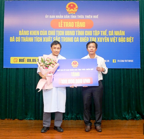 Ca ghép tim xuyên Việt được Chủ tịch UBND tỉnh Thừa Thiên Huế tặng bằng khen