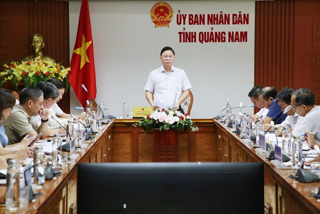 Chủ tịch UBND tỉnh Quảng Nam Lê Trí Thanh phát biểu chỉ đạo tại cuộc họp.