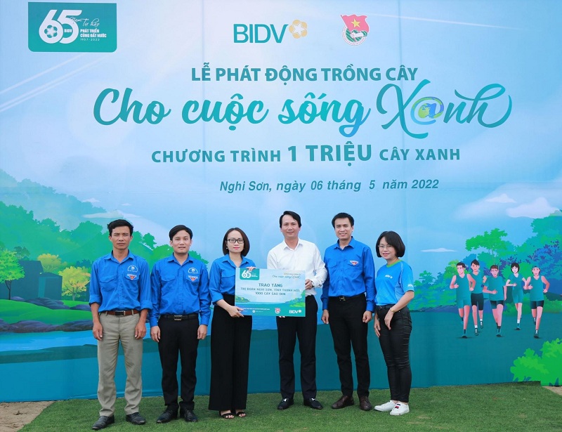 Ông Trần Long - Phó Tổng giám đốc BIDV tại buổi lễ phát động trồng cây xanh
