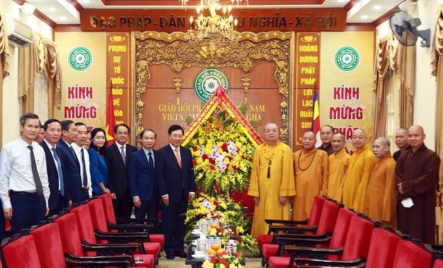 Phó Thủ tướng Thường trực đánh giá cao vai trò và những cống hiến lớn của Phật giáo với tinh thần nhập thế đồng hành với dân tộc qua từng thời kỳ lịch sử của đất nước (Ảnh: VGP/Hải Minh)