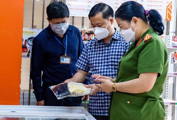 Công tác kiểm tra đảm bảo an toàn thực phẩm trên địa bàn quận Cầu Giấy được đẩy mạnh (Nguồn ảnh Sở Y tế Hà Nội)