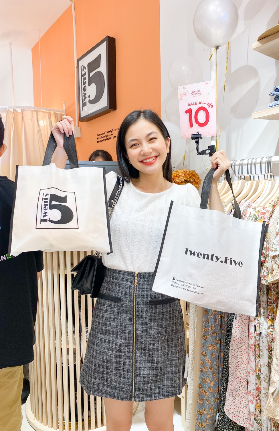 Twenty.Five hướng đến hình ảnh một nhãn hiệu thời trang với những thiết kế dễ mặc, mang tính ứng dụng cao, phù hợp với nhiều độ tuổi và tầng lớp Twenty.Five hướng đến hình ảnh một nhãn hiệu thời trang với những thiết kế dễ mặc, mang tính ứng dụng cao, phù hợp với nhiều độ tuổi và tầng lớp