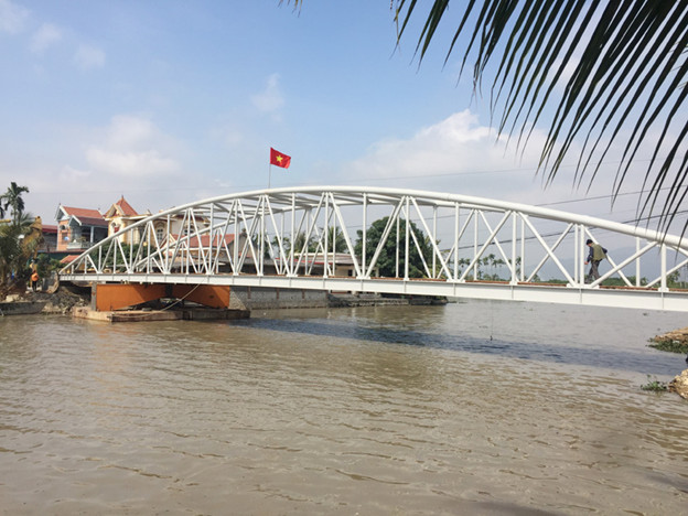 Cầu Cẩm Hồng nối giữa 2 khu Đá Bạc và Cẩm Hồng, phường Phương Na. Nguồn Tập đoàn Công nghiệp Quang Trung