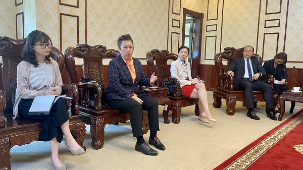 Bà Amy Wee - Giám đốc quốc gia Liên đoàn doanh nghiệp Singapore tại Việt Nam (thứ 2, trái sang) mong nhiều doanh nghiệp Singapore sẽ đầu tư tại Bình Phước
