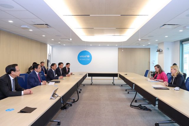Thủ tướng Phạm Minh tiếp Giám đốc điều hành Quỹ Nhi đồng LHQ (UNICEF) Catherine RusselChính - Ảnh: VGP/Nhật Bắc