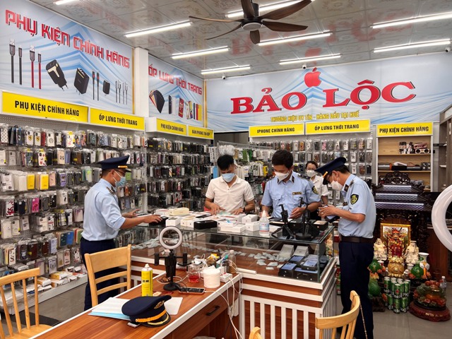 Cửa hàng kinh doanh ĐTDĐ Bảo Lộc bị phạt vì bán hàng nhập lậu