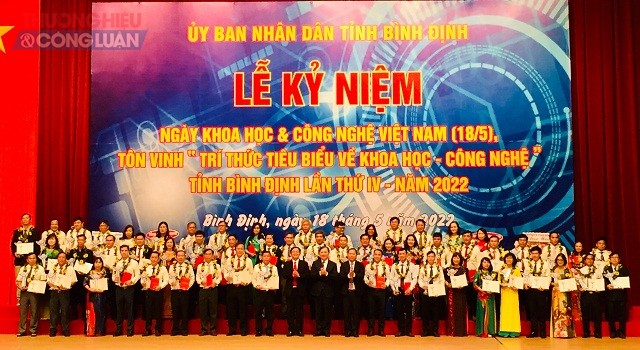 Quang cảnh Lễ kỷ niệm Ngày Khoa học&Công nghệ (KH&CN) Việt Nam và tôn vinh “Trí thức tiêu biểu về KH&CN tỉnh Bình Định” lần thứ IV - năm 2022.