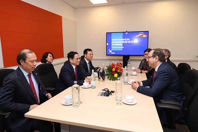 Thủ tướng Phạm Minh Chính thăm, làm việc với Tập đoàn Intel. Ảnh VGP/Nhật Bắc