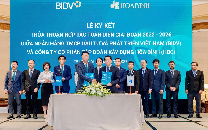 Đại diện BIDV và HBC ký kết hợp tác toàn diện