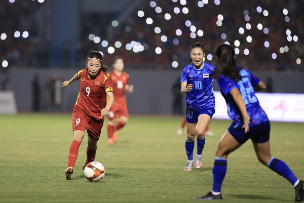 FE CREDIT thưởng nóng 3 tỷ đồng cho đội tuyển bóng đá nữ Việt Nam (Nguồn ảnh Duy Linh)