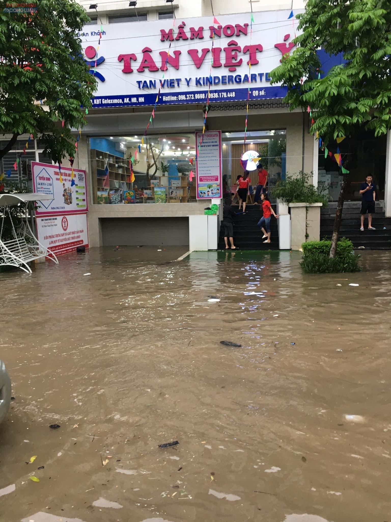 Nước ngập tràn vào trong hầm các căn liền kề KĐT mới hai bên đường Lê Trọng Tấn