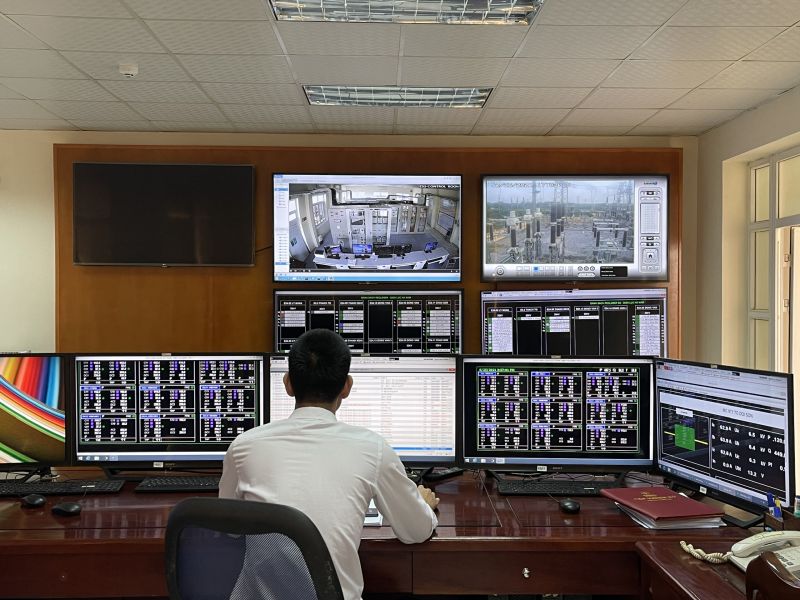 Điều khiển thiết bị, giám sát TBA tại phòng Điều hành Trung tâm ĐKTX đảm bảo chất lượng cung ứng điện