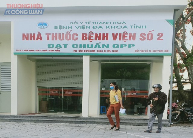 Bệnh nhân tố nhà thuốc số 2 Bệnh viện Đa khoa tỉnh Thanh Hóa bán thuốc giá cao hơn bên ngoài.