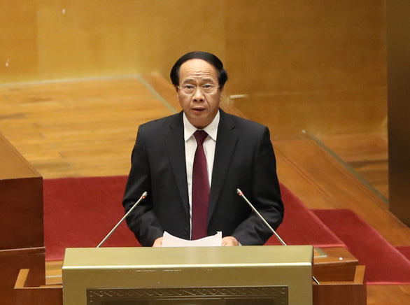 Phó thủ tướng Lê Văn Thành báo cáo trước Quốc hội về tình hình kinh tế - xã hội (Ảnh: Quochoi.gov.vn)